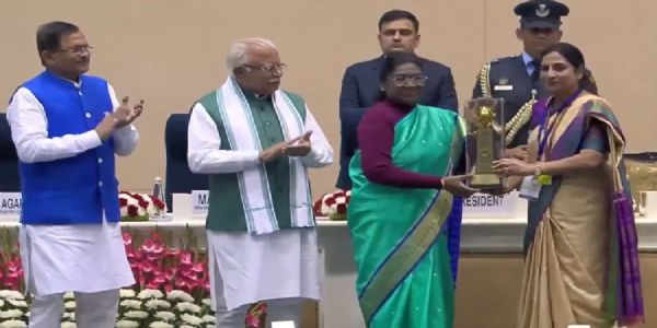 राष्ट्रपति द्रौपदी मुर्मु ने मप्र के गुना जिले के म्याना रेलवे स्टेशन को किया सम्मानित राष्ट्रपति द्रौपदी मुर्मु ने मप्र के गुना जिले के म्याना रेलवे स्टेशन को किया सम्मानित