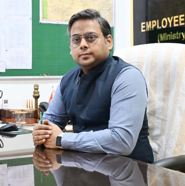 ईएसआईसी के उप-क्षेत्रीय कार्यालय प्रमुख एवं निदेशक सुनील यादव। ईएसआईसी के उप-क्षेत्रीय कार्यालय प्रमुख एवं निदेशक सुनील यादव।