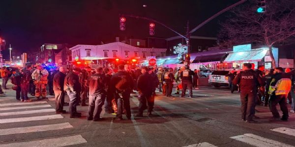 ब्राउन यूनिवर्सिटी में गोलीबारी की सूचना मिलते ही पुलिस पहुंची। फोटो - सोशल मीडिया ब्राउन यूनिवर्सिटी में गोलीबारी की सूचना मिलते ही पुलिस पहुंची। फोटो - सोशल मीडिया