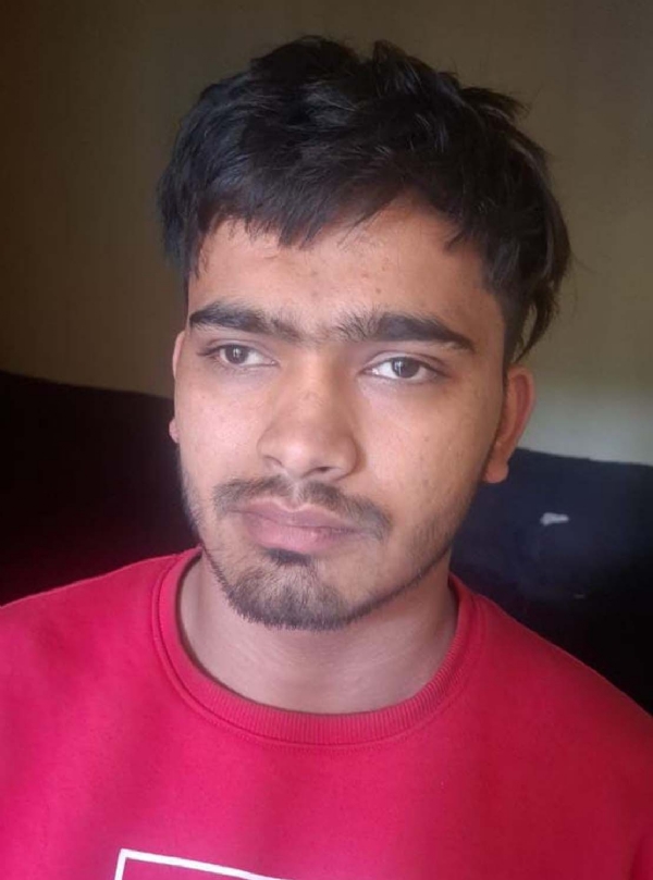 पुलिस गिरफ्त में आरोपी। पुलिस गिरफ्त में आरोपी।