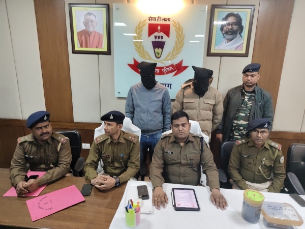 जानकारी देते पुलिस उपाधीक्षक जानकारी देते पुलिस उपाधीक्षक