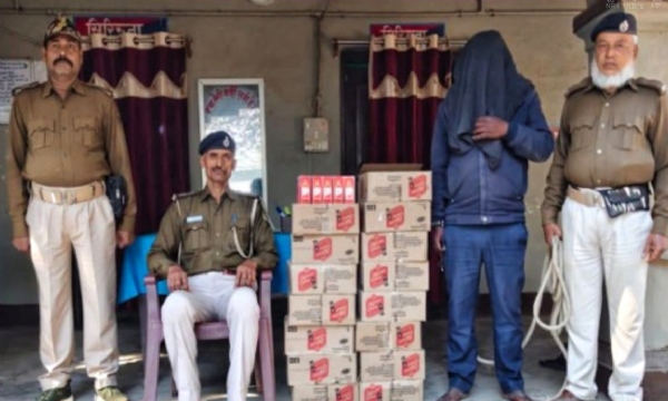 गिरफ्त में तस्कर गिरफ्त में तस्कर