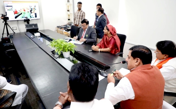 मुख्यमंत्री डॉ. मोहन यादव ने आगर में सामूहिक विवाह कार्यक्रम में 551 जोड़ों को वीसी के माध्यम से दीं शुभकामनाएं मुख्यमंत्री डॉ. मोहन यादव ने आगर में सामूहिक विवाह कार्यक्रम में 551 जोड़ों को वीसी के माध्यम से दीं शुभकामनाएं