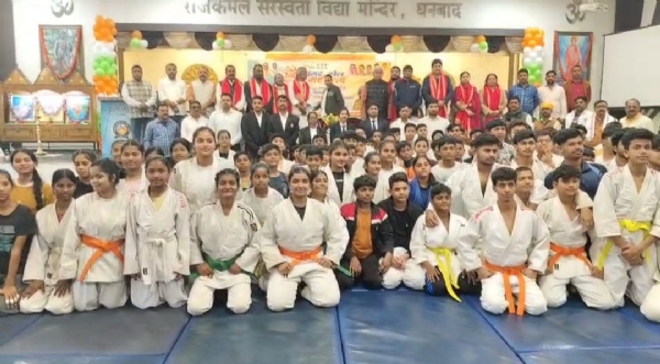 खेल महोत्सव के शुभारंभ के दौरान की तस्वीर