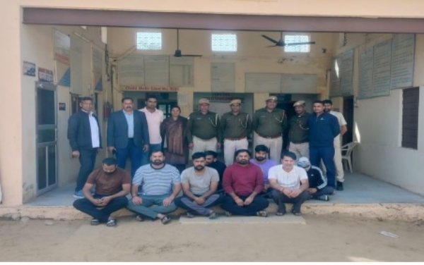 रंगदारी नेटवर्क पर पुलिस का बड़ा प्रहार: रोहित गोदारा–राहुल रिणवा गिरोह से जुड़े आठ आरोपी गिरफ्तार रंगदारी नेटवर्क पर पुलिस का बड़ा प्रहार: रोहित गोदारा–राहुल रिणवा गिरोह से जुड़े आठ आरोपी गिरफ्तार