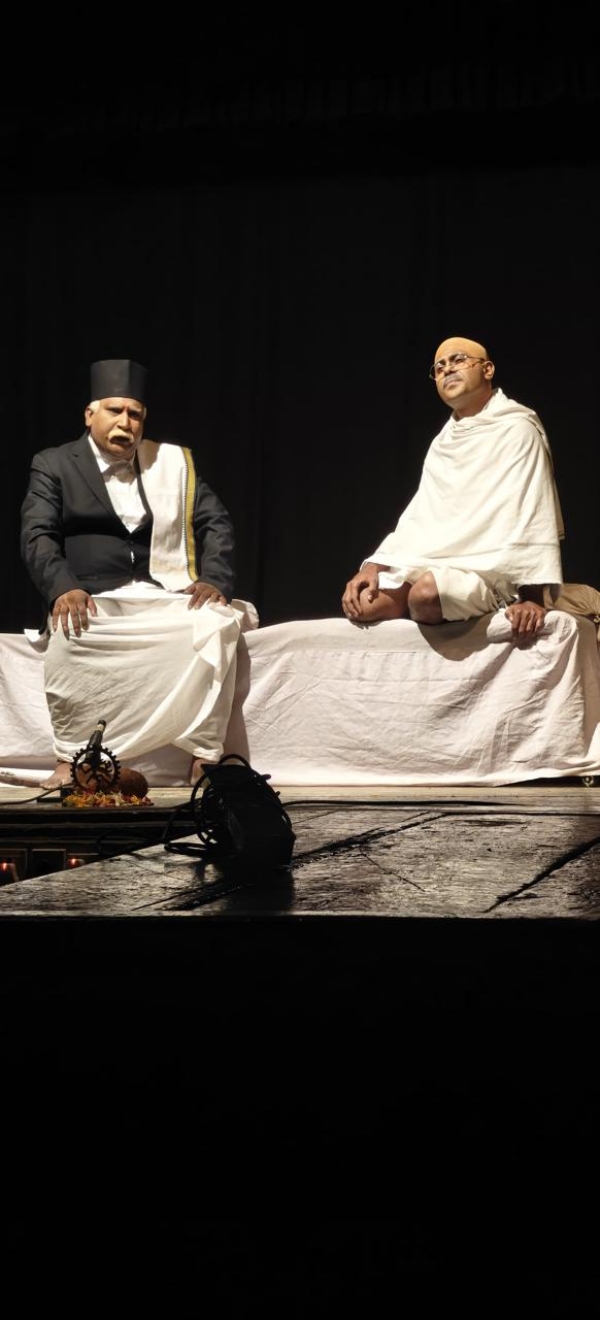 संघ गंगा के तीन भागीरथ का मंचन की कुछ झलकियां संघ गंगा के तीन भागीरथ का मंचन की कुछ झलकियां