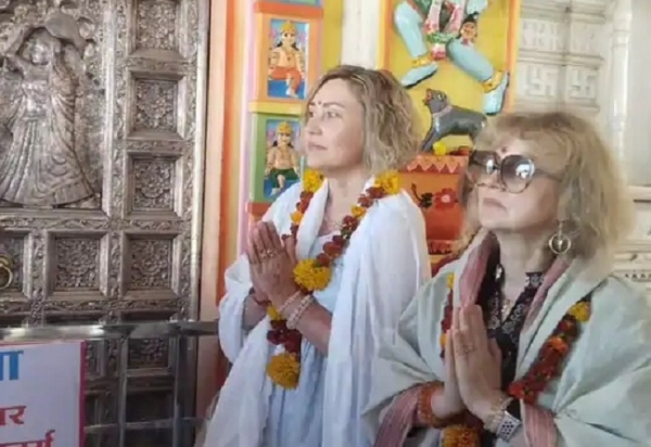 यूक्रेन की महिलाओं ने किए भगवान पशुपतिनाथ के दर्शन यूक्रेन की महिलाओं ने किए भगवान पशुपतिनाथ के दर्शन