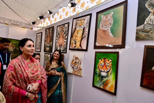 टाइगर फेस्टिवल:उपमुख्यमंत्री दीया कुमारी ने फोटो प्रदर्शनी का किया अवलोकन टाइगर फेस्टिवल:उपमुख्यमंत्री दीया कुमारी ने फोटो प्रदर्शनी का किया अवलोकन