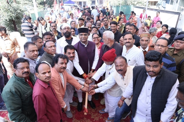 मंत्री विश्वास कैलाश सारंग ने नरेला विधानसभा के वार्ड 44 में विकास कार्यों का किया भूमि-पूजन मंत्री विश्वास कैलाश सारंग ने नरेला विधानसभा के वार्ड 44 में विकास कार्यों का किया भूमि-पूजन