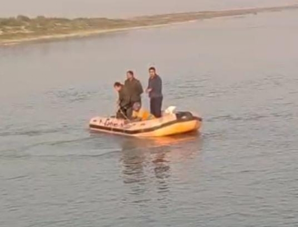 तलाश करती एसडीआरएफ की टीम तलाश करती एसडीआरएफ की टीम