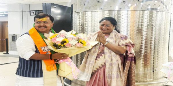 भाजपा के नये कार्यकारी अध्यक्ष का मुख्यमंत्री ने किया एयरपोर्ट पर स्वागत