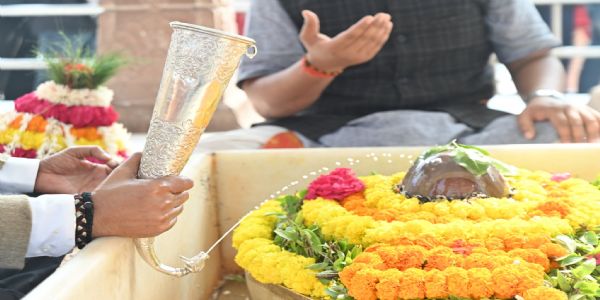 श्री काशी विश्वनाथ धाम में संकल्प पाठ संग सोमवासरीय रूद्राभिषेक