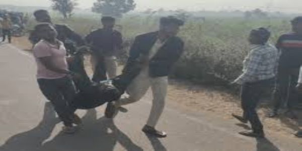 मध्य प्रदेश में दो अलग-अलग सड़क हादसों में तीन लोगों की मौत, शिवपुरी में कार-बाइक की भिड़ंत, सीधी में बलकर से हुआ हादसा