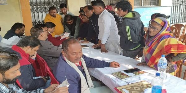 बलरामपुर : रामानुजगंज में बिजली विभाग का शिविर, उपभोक्ताओं की समस्याओं का मौके पर समाधान