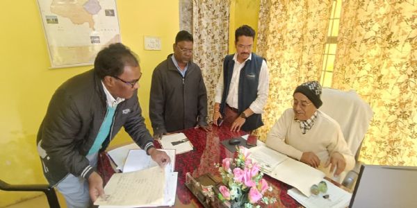 अनूपपुर: निर्वाचन प्रेक्षक ने उप निर्वाचन अंतर्गत प्राप्त नाम निर्देशन पत्र तथा तैयारी संबंधी कार्य का लिया जायजा