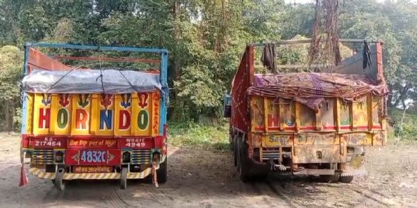 कुमारधुबी पुलिस ने अवैध बालू लदा दो ट्रक पकड़ा, जांच जारी