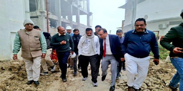 रीवाः उप मुख्यमंत्री शुक्ल ने निर्माणधीन एमसीएच भवन का किया निरीक्षण