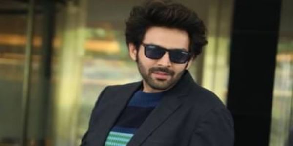 इमोशनल अवतार में दिखे कार्तिक आर्यन, 