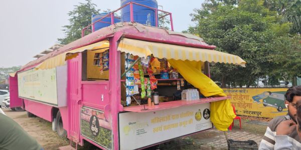 कबाड़ बस को बना दिया रोजगार का जरिया