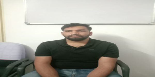 मुख्यमंत्री आयुष्मान योजना का बिल पास करने की एवज में ग्यारह लाख की रिश्वत लेते डॉक्टर गिरफ्तार