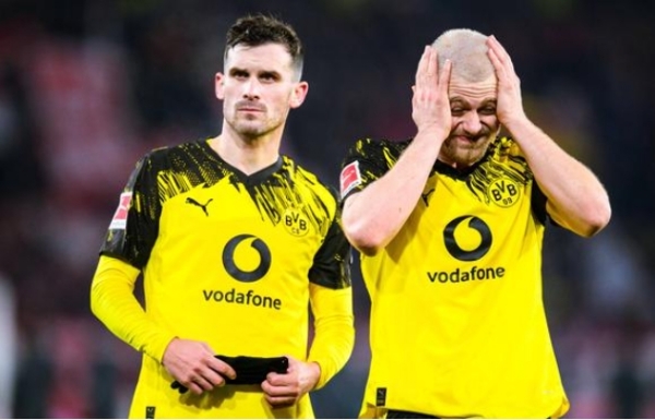 डॉर्टमुंड के पास्कल ग्रॉस (बाएं) और जूलियन रायर्सन (दाएं) डॉर्टमुंड के पास्कल ग्रॉस (बाएं) और जूलियन रायर्सन (दाएं)