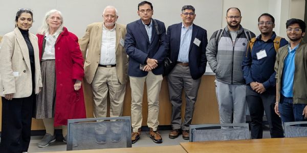 स्टैनफोर्ड विश्वविद्यालय में आईआईटी खड़गपुर के निदेशक वैश्विक सहयोग पर संवाद करते हुए। स्टैनफोर्ड विश्वविद्यालय में आईआईटी खड़गपुर के निदेशक वैश्विक सहयोग पर संवाद करते हुए।