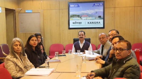 बैठक में मौजूद एडीसी और अन्य।