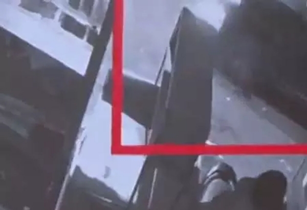 तेज रफ्तार स्कॉर्पियो वाहन ने मारी कई गाड़ियों को टक्कर तेज रफ्तार स्कॉर्पियो वाहन ने मारी कई गाड़ियों को टक्कर