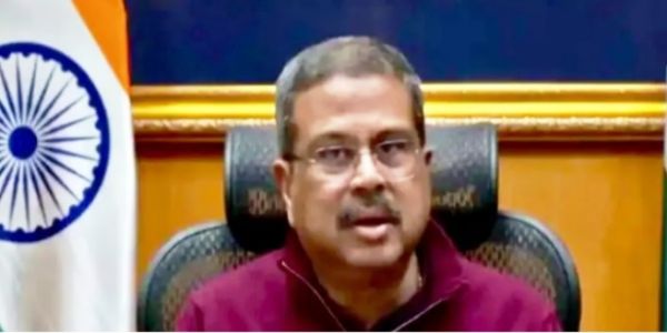 केन्द्रीय शिक्षा मंत्री धर्मेन्द्र प्रधान मंगलवार को संवाददाता सम्मेलन को संबोधित करते हुए केन्द्रीय शिक्षा मंत्री धर्मेन्द्र प्रधान मंगलवार को संवाददाता सम्मेलन को संबोधित करते हुए