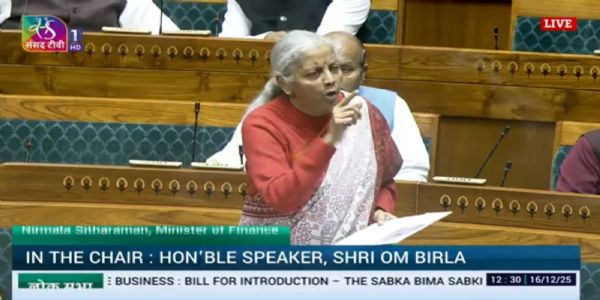 विधेयक पेश करने के दौरान वित्त मंत्री विधेयक पेश करने के दौरान वित्त मंत्री