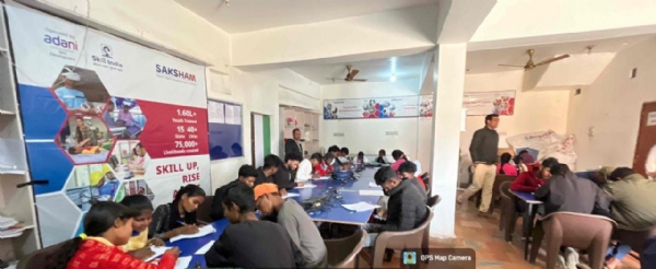 ट्रेनिंग लेते युवाओं की तस्वीर ट्रेनिंग लेते युवाओं की तस्वीर