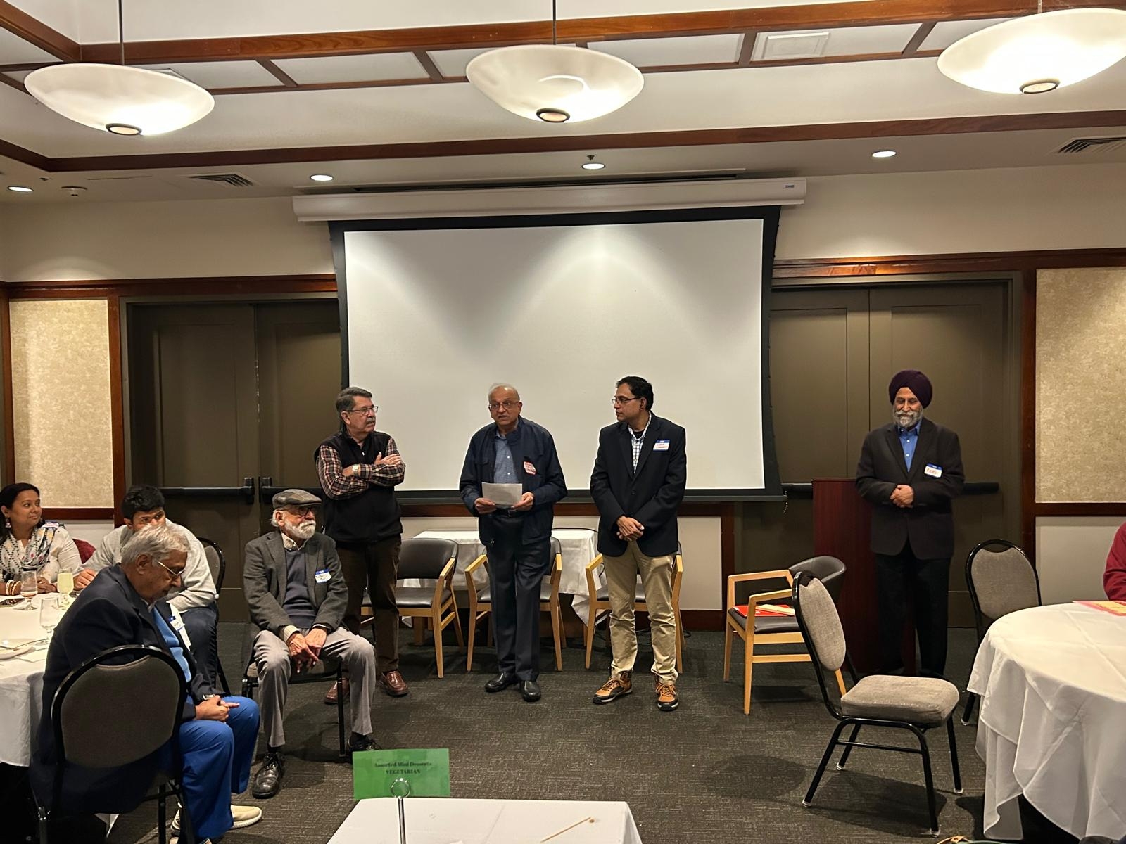 स्टैनफोर्ड विश्वविद्यालय में आईआईटी खड़गपुर के निदेशक वैश्विक सहयोग पर संवाद करते हुए। स्टैनफोर्ड विश्वविद्यालय में आईआईटी खड़गपुर के निदेशक वैश्विक सहयोग पर संवाद करते हुए।