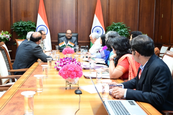 बैठक के दौरान लोकसभा अध्यक्ष ओम बिरला बैठक के दौरान लोकसभा अध्यक्ष ओम बिरला