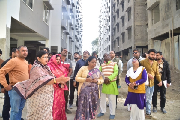 भोपाल महापौर मालती राय ने प्रधानमंत्री आवास योजना के तहत 12 नंबर आवासीय परियोजना के कार्यों का निरीक्षण करनी पहुंची भोपाल महापौर मालती राय ने प्रधानमंत्री आवास योजना के तहत 12 नंबर आवासीय परियोजना के कार्यों का निरीक्षण करनी पहुंची
