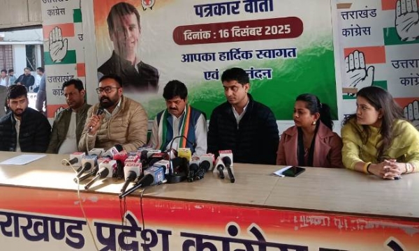 मीडिया से बातचीत करते कांग्रेस प्रदेश अध्यक्ष गणेश गाेदियाल।