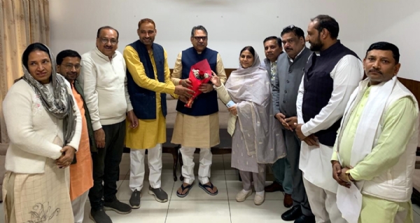 प्रदेश प्रभारी डॉ. सतीश पूनिया का स्वागत करते पदाधिकारी। प्रदेश प्रभारी डॉ. सतीश पूनिया का स्वागत करते पदाधिकारी।