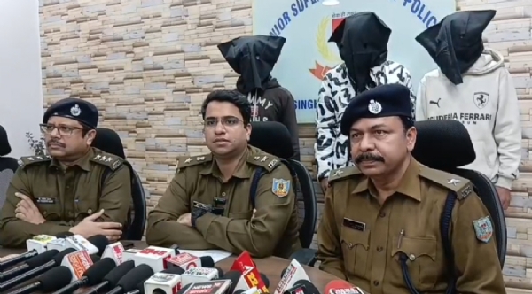 गिरफ्तार आरोपी की जानकारी देते सीटी एसपी कुमार शिवा आशीष