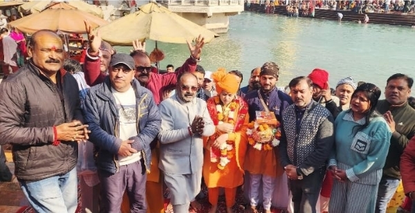 यात्रा पर रवाना हुई कवि सिंह