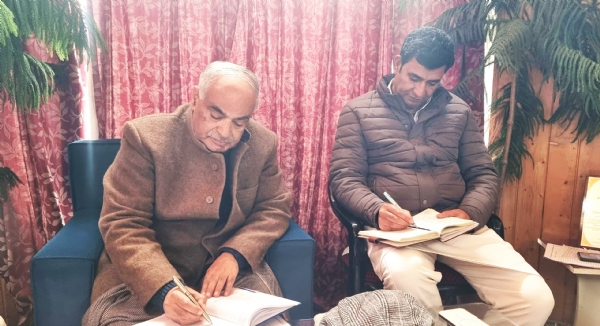 अशोक कौल ने श्रीनगर में एक बैठक में केंद्रित राजनीतिक और संगठनात्मक जन-कल्याण दृष्टिकोण का आह्वान किया अशोक कौल ने श्रीनगर में एक बैठक में केंद्रित राजनीतिक और संगठनात्मक जन-कल्याण दृष्टिकोण का आह्वान किया