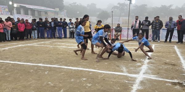 कबड्डी खेलते खिलाड़ी कबड्डी खेलते खिलाड़ी