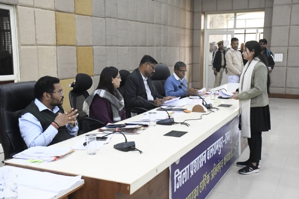 जनदर्शन की फाेटाे। जनदर्शन की फाेटाे।