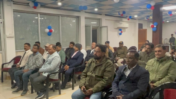 उपस्थित लाेग उपस्थित लाेग