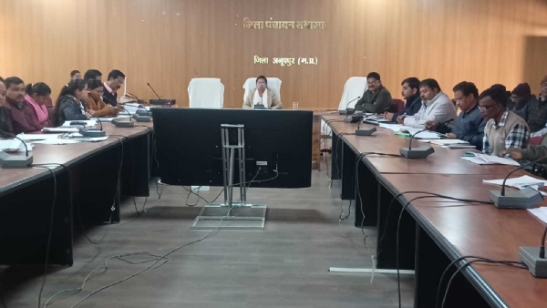 जिपं सीईओ की समीक्षा जिपं सीईओ की समीक्षा