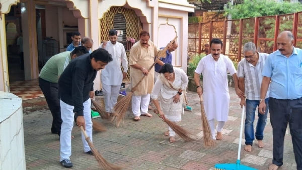 पीएम मोदी के स्वच्छ भारत मिशन के तहत जम्मू-कश्मीर ने स्वच्छता में मील का पत्थर हासिल किया - बीजेपी पीएम मोदी के स्वच्छ भारत मिशन के तहत जम्मू-कश्मीर ने स्वच्छता में मील का पत्थर हासिल किया - बीजेपी