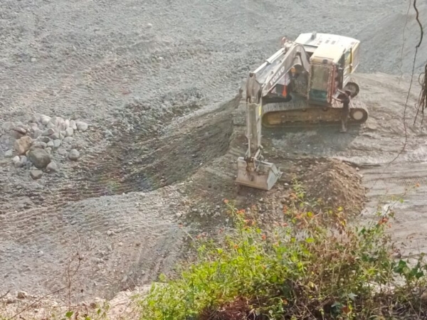 अवैध खनन पर प्रशासन का हथौड़ा, कृष्णा स्टोन क्रेशर सीज अवैध खनन पर प्रशासन का हथौड़ा, कृष्णा स्टोन क्रेशर सीज