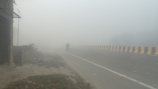 सड़को पर छाया सन्नाटा सड़को पर छाया सन्नाटा