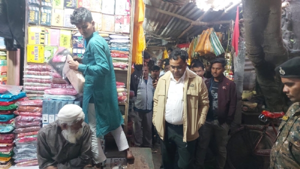 अररिया फोटो:अतिक्रमण का जायजा लेते एसडीओ