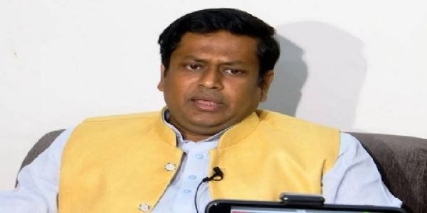 युवा भारती खेल स्टेडियम में पेयजल की ऊंचे दाम पर बिक्री को लेकर सुकांत ने कसा तंज