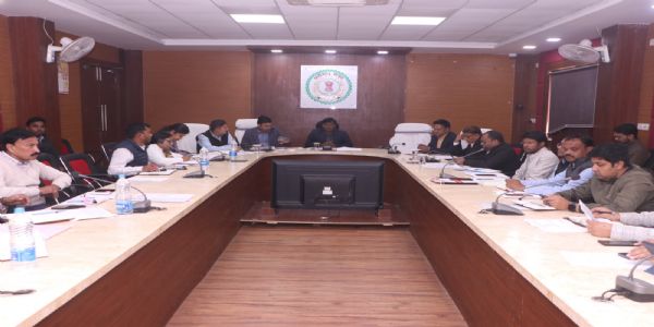 सूरजपुर : समय-सीमा के प्रकरणों पर प्रशासन सख्त, कुष्ठ उन्मूलन और किसान सुविधाओं पर विशेष जोर