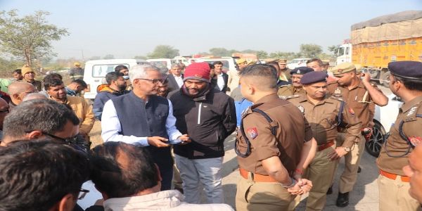 (अपडेट) मथुरा में यमुना एक्सप्रेसवे हादसे में 13 जिंदा जले, 70 झुलसे